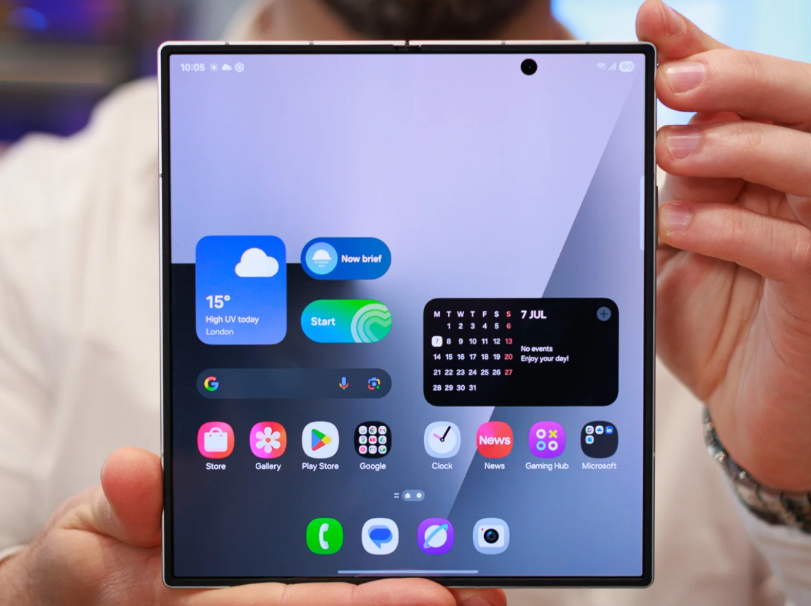 iPhone-man-hinh-gap-se